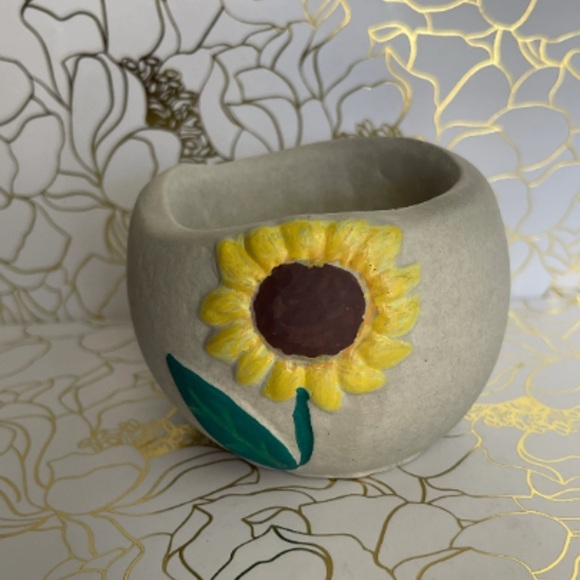 Handcrafted Sunflower Cement  Pot - Picture 1 of 1